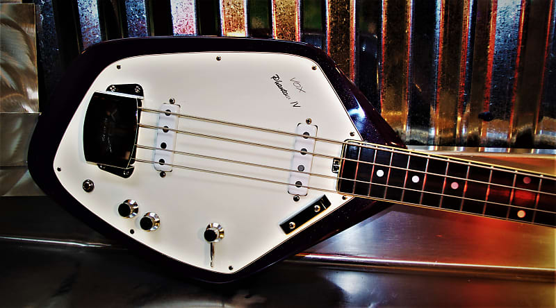 Vox Phantom IV Bass 1966. Iconic VOX design. Totally refurbished. Purple metallic finished. image 1