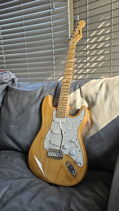 Fender Special Edition Lite Ash Stratocaster 2004 - 2008