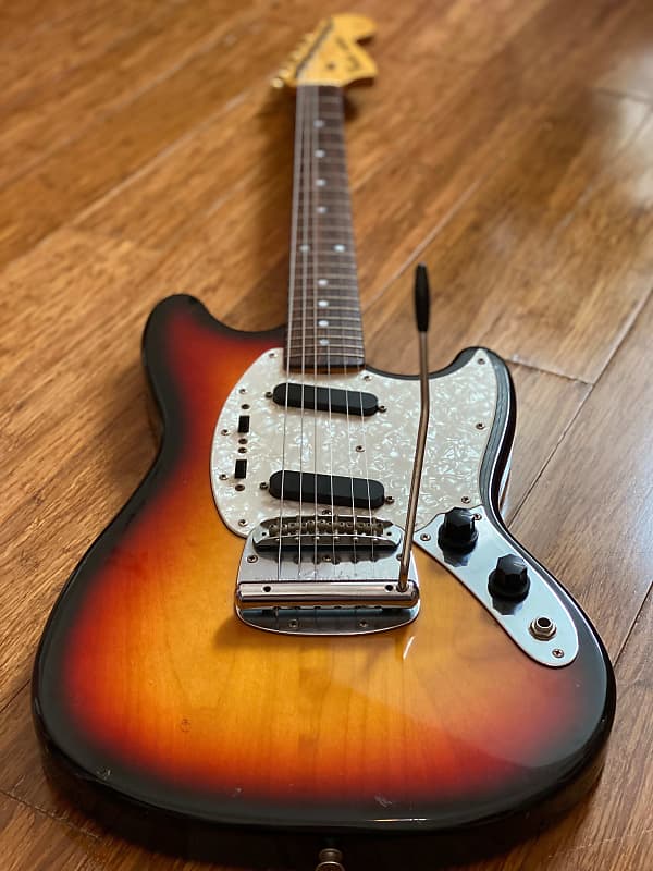 Fender 1969 Reissue Mustang Three Tone Sunburst MIJ Japan 1997