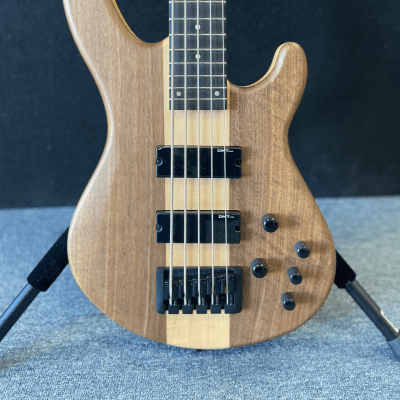 Dean Edge Select  5 String  Bass Walnut Satin  Natural  New! image 11