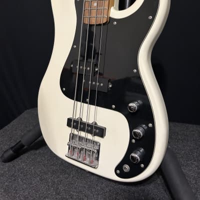 Austin 4-String Electric Bass White P Bass ABP200 w/ Gig Bag #304 image 5