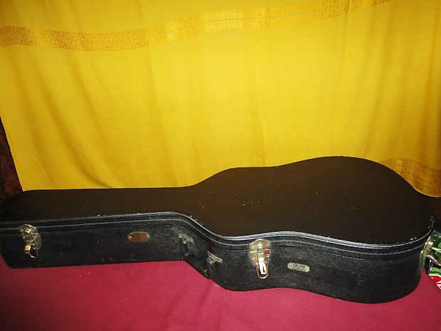 1980 Martin D-28 Acoustic Guitar w/ Hard shell Case