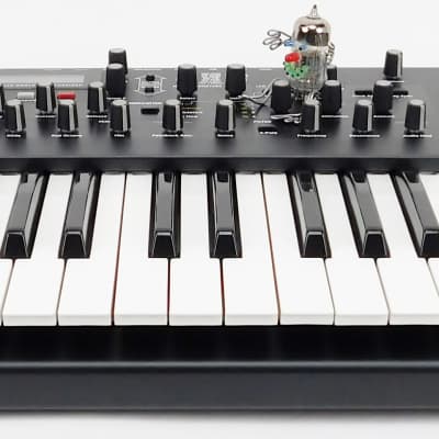 DSI Dave Smith Mopho X4 Synthesizer Keyboard + Neuwertig + 1,5Jahre Garantie