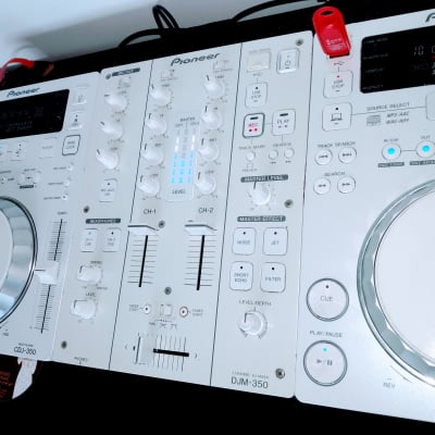 Pioneer DJM-350 / CDJ-350 x2 (Limited Edition White) + Roadcase. *FULL DJ SETUP* image 5