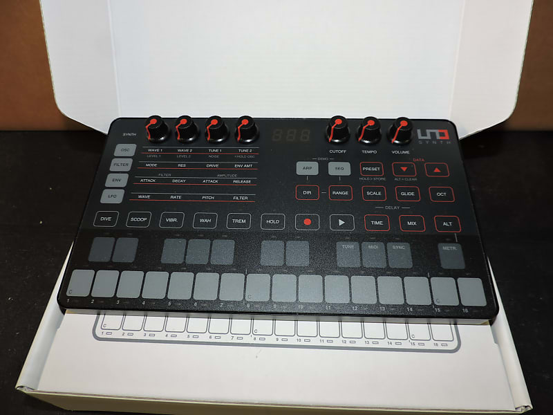 IK Multimedia UNO Synth - sintetizzatore analogico monofonico image 1