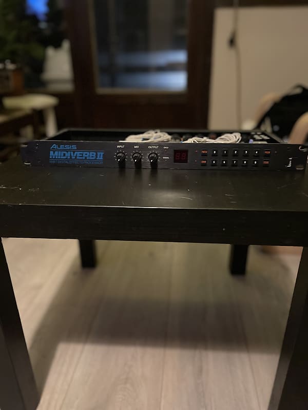 Alesis Midiverb II 16-Bit Digital Effects Processor 1990s - Black image 1