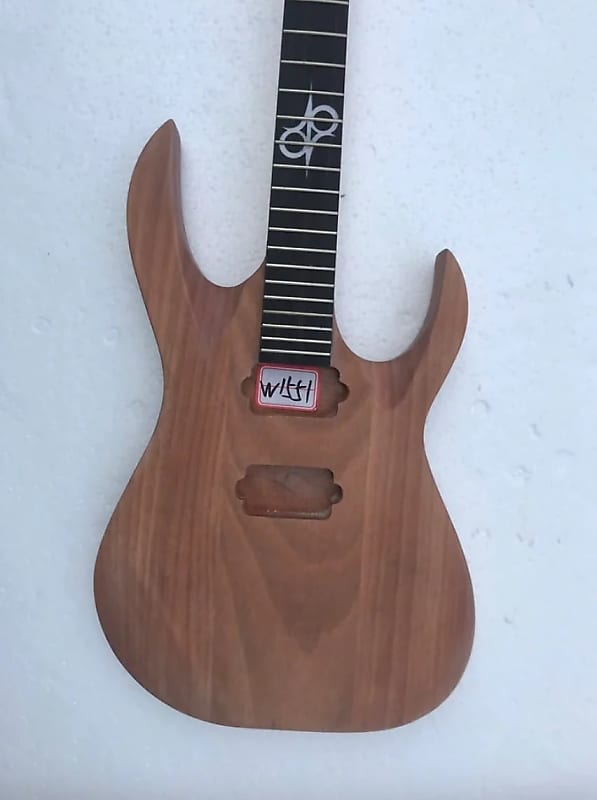 Mahogany body deals maple neck