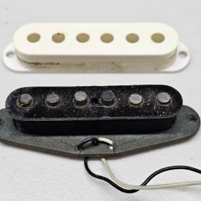 新しいエルメス - 1973-1974 Stratocaster Fender Black Pickup Middle Bobbin ギター