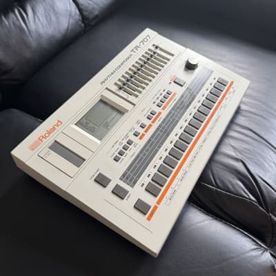 Roland TR-707 Rhythm Composer 1985 Vintage Drum Machine