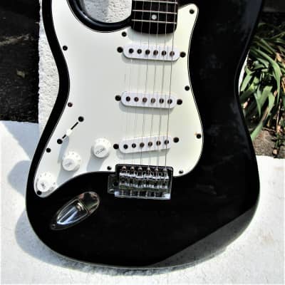 Fender "Left hand" Squier  Stratocaster, 1997, Korea, Black, Gig Bag image 4