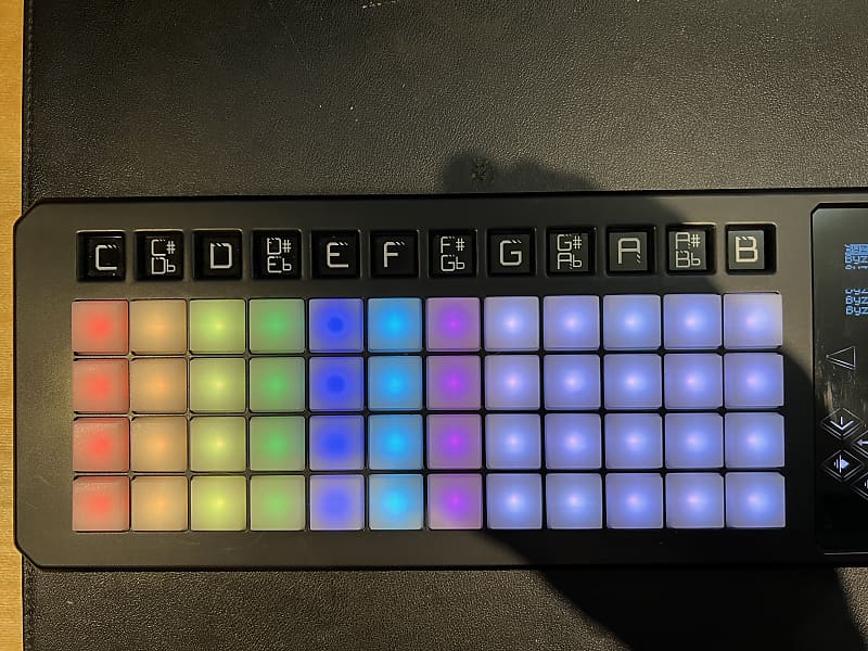 DTM・DAW TheoryBoard Thy333 TheoryBoard Thy333 Is A Controller That Makes Music Theory
