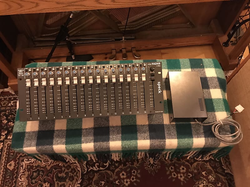 Speck Electronics VF16M Via fader + mix 16 summing mixer and Reverb