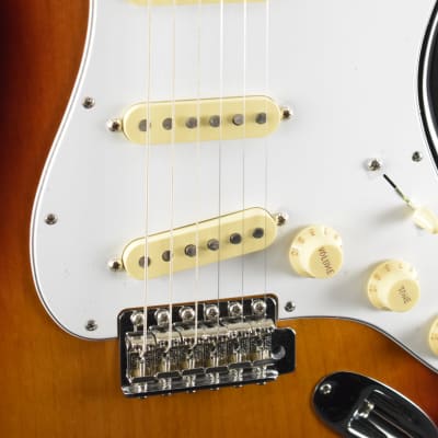 Fender Jimi Hendrix Stratocaster 3-Color Sunburst Maple Fingerboard image 3