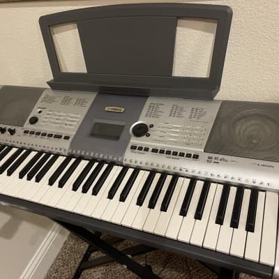 Yamaha PSR I425 2010 Keyboard with stand | Reverb