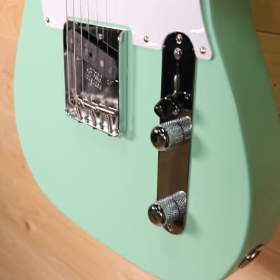 Fender Limited Edition 70th Anniversary Esquire - Maple Fingerboard, Surf Green image 6