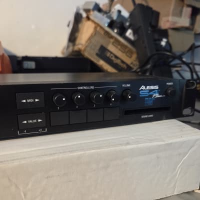 Alesis S4 PLUS RACK SYNTH 1995