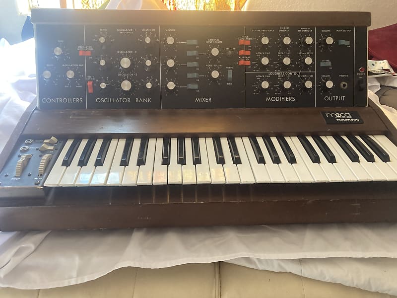 Minimoog Model D Mid- 1970s - Wood / maple image 1