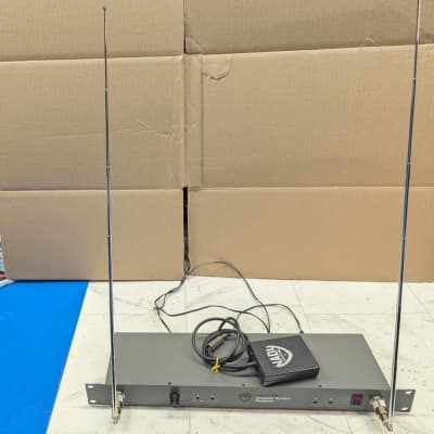 NADY True Diversity RW-1 Rack-mountable Wireless Receiver and GT-20 Guitar Transmitter pack pair Channel A, 1990's - Gray image 1