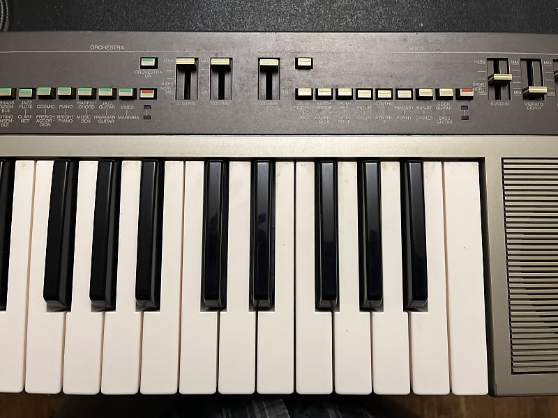 Video: Yamaha PS-55 (Portasound) - Silver | Reverb