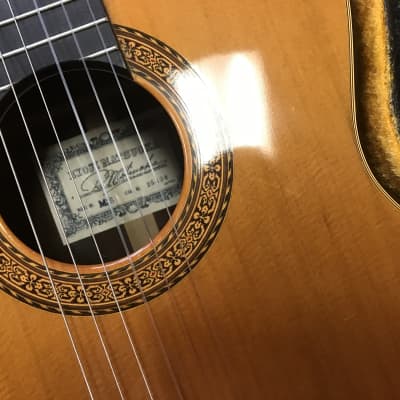 Ryoji Matsuoka M35 classical guitar made in Japan 1970s In Excellent condition with original hard case image 5