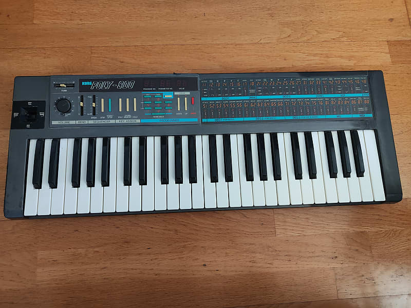 Vintage Korg Poly 800 Synthesizer