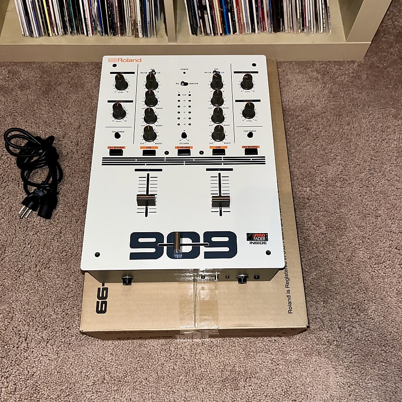 Roland 909 DJ-99 (MINT) 2-Channel DJ Scratch Mixer -innoFADER