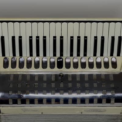 Pearl White Borsini ‘De Luxe’ Full-size Piano Accordion LMMH (41 Key/120 Bass) image 3