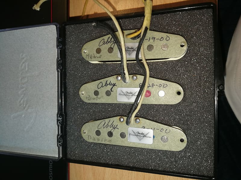 Only for a few hours!!!!! , Rare! Fender Custom Shop '69 - 1969 pickup 133/300 abigail ybarra