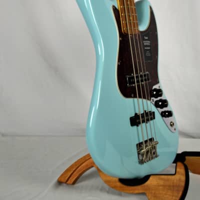 Fender Vintera '60s Jazz Bass with Fender Gig Bag - Daphne Blue image 4