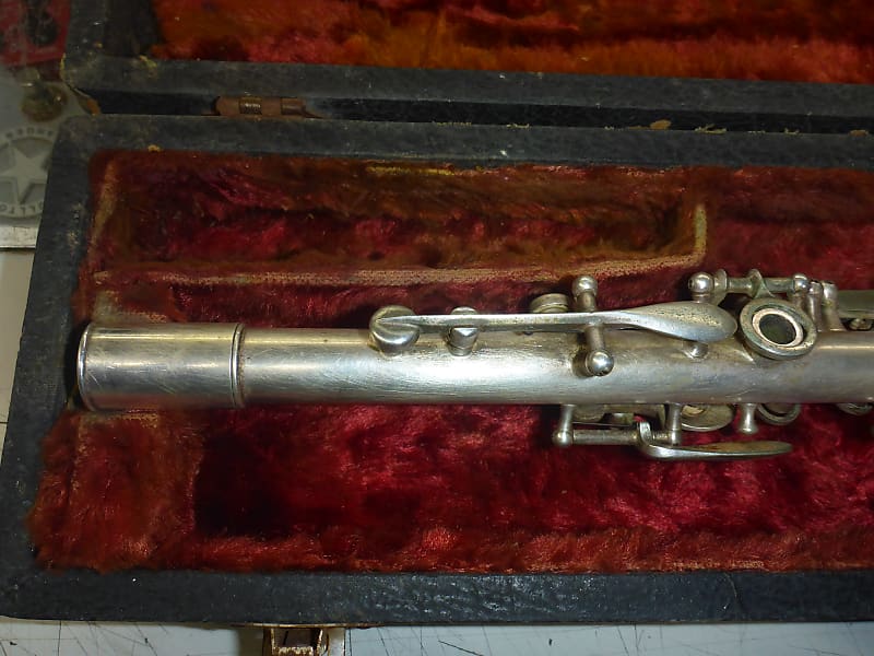 Elkhart Cavalier Clarinet w/Case - Silver Metal | Reverb