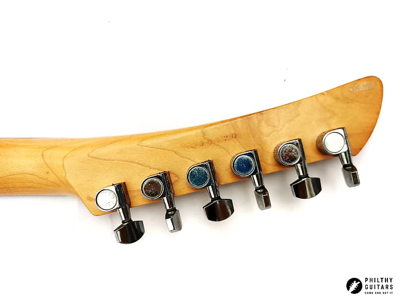 美品　オリジナル ヤマハＳＧＶ300 有名ギタリストのサイン入り きょうから7月 特別定額給付金使いました！！ YAMAHA SGV300