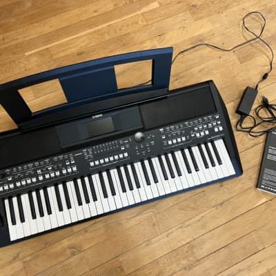 Yamaha PSR-SX600 61-Key Digital Workstation 2020 - Present - Black