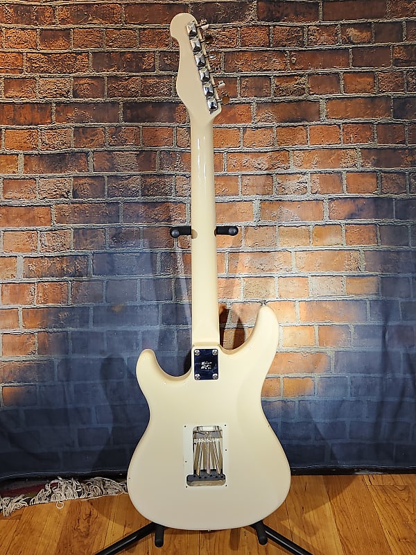 Upgraded Yamaha SE110 Electric Guitar White w/ Seymour