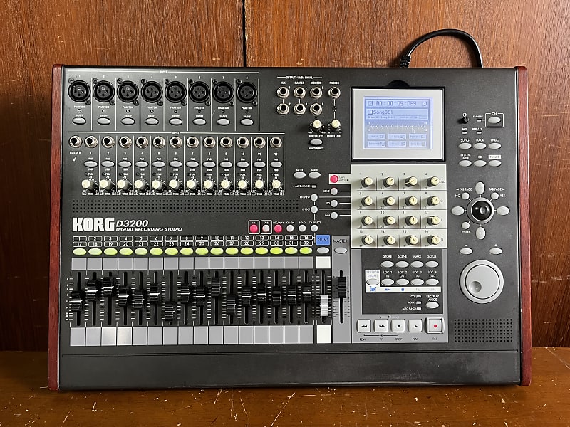 KORG D3200 デジタルレコーディングスタジオ ブラック KORG D3200 32-Track Digital Recording Studio | Guitar Center