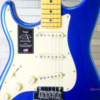 Fender American Ultra Stratocaster Left-Handed with Maple Fretboard - Cobra Blue image 4