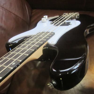 Jay Turser 3/4 4-String Black Electric P-Bass JTB-40-TBK-A image 9