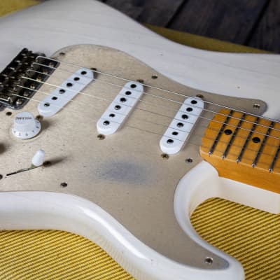 Fender Custom Shop Limited Edition '55 Dual-Mag Strat, Journeyman Relic- Aged White Blonde (7lbs 6oz image 2