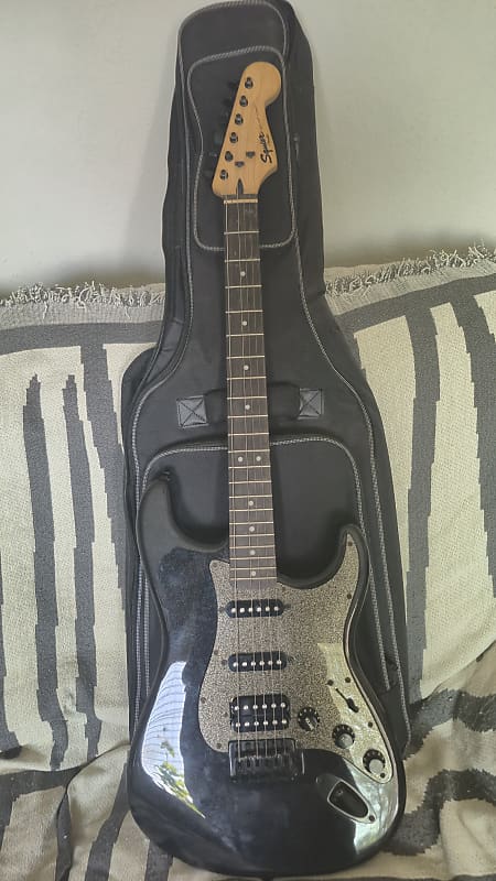 Squier Bullet HSS Stratocaster ブラック　美品 Squier Bullet Stratocaster HT HSS Limited-Edition Electric