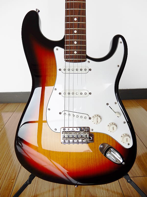 Fender Stratocaster Sunburst 1999 one Piece offers USA Body