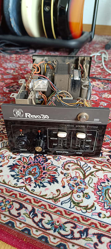 Roland GR-30 Guitar Synthesizer | Reverb Canada