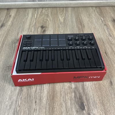 Akai MPK Mini MKIII 25-Key MIDI Controller 2020 - Present - Black with Black Keys