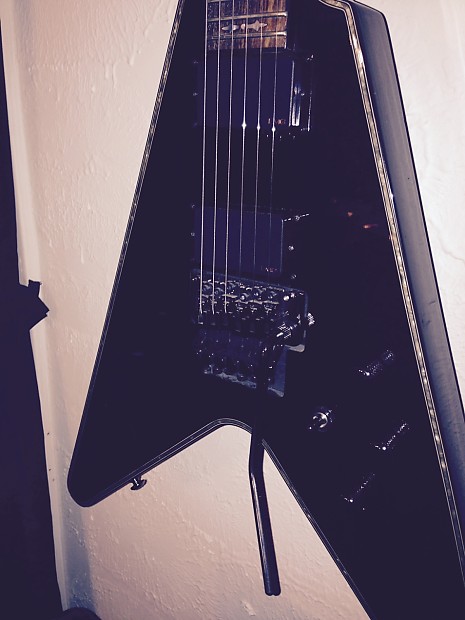 Schecter Hellraiser V-1 FR Black | Reverb