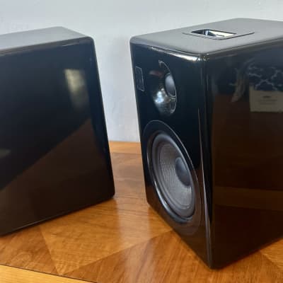 Kanto iPair 5v2 Sound System 2010 - Black Gloss image 3