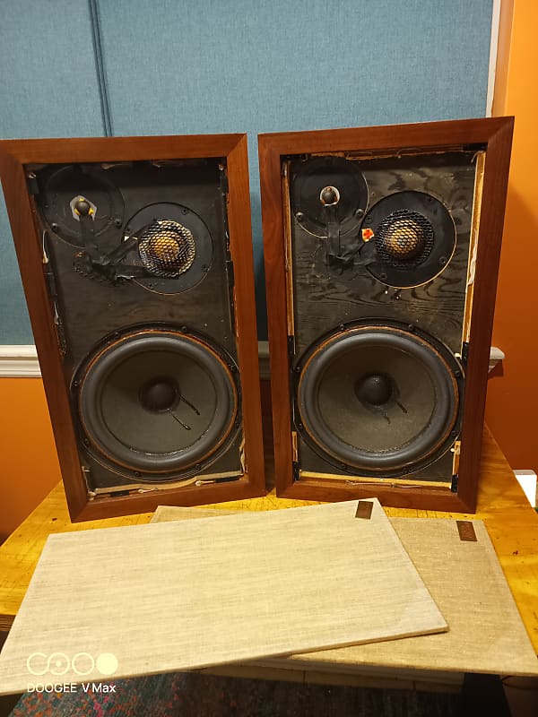 Acoustic Research AR 3A 1970 - Oiled walnut  			