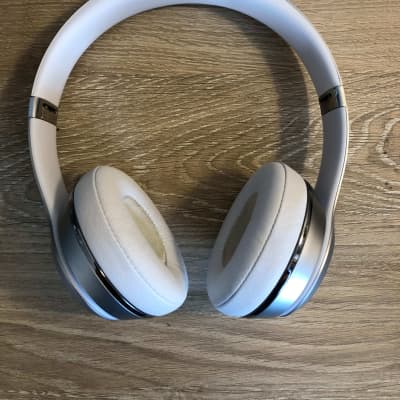 Beats by Dre Solo 2 Wireless On-Ear Headphones - Silver image 1