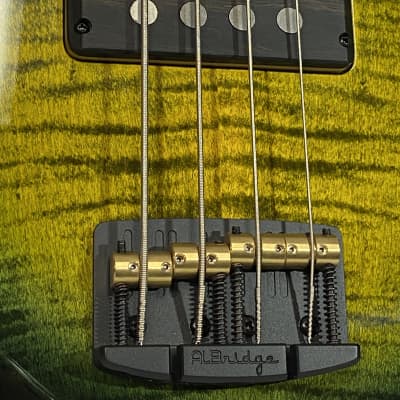 Fretless bass Form Factor Audio Wombat 4 Emerald Burst 34" scale image 3