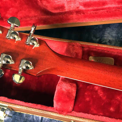 MINT! 2020 Gibson Les Paul 60's Standard Unburst Finish - Authorized Dealer - Full Warranty - DEMO image 10