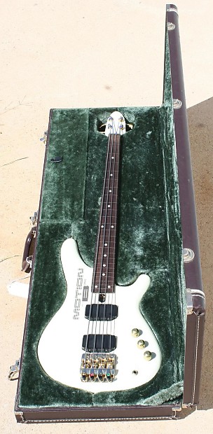Yamaha MB-II Motion B Pearl White 4-String Fretless Electric