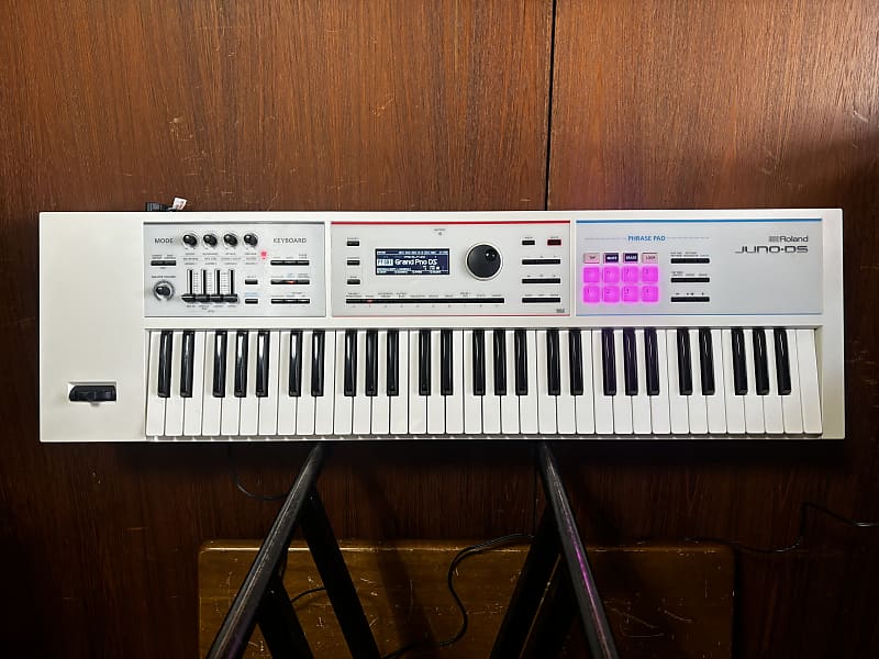 Roland JUNO-DS 61 61-key Synthesizer Special Edition White w/ gig bag juno-ds61w image 1