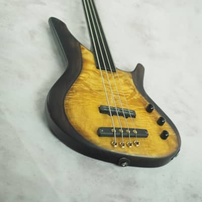 Manne acoustibass satin special mastergrade 2020 brown/honey top image 4